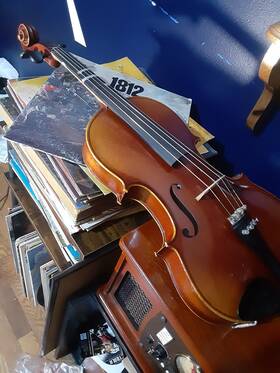 Bucharest 1403 Barely Used Klaus Mueller Viola 16 1/2 Inch Bow And Case Included