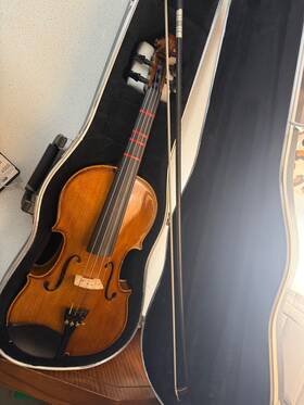 Cremona 54755 45755 14 Inch Viola. Currently Tuned And Ready For Its Next Owner