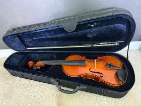 Franz Hoffman 15.5&quot Amadeus 15.5 Inch Viola Outfit Includes Bow And Case