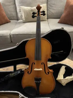 C13138 Glaesel 15.5 Inch Full Size Viola With Included Case Chin Rest Bow And D String