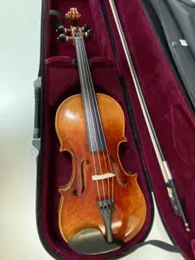 A540 Krutz Mint Open Box 400 Series Step-up 15 Inch Viola Model With Case Bow