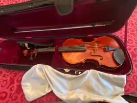 No.222b Lisle 222b 15 Inch Viola Model
