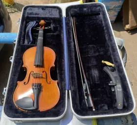 Ma100 Strobel 13 Inch Viola With Hardcase Bow Rosin And Shoulder Rest Eastman Strings