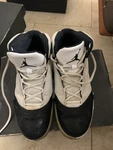 Jordan B'mo Bred, Size 8.5, White/black-court Purple/blanc/noir-viola Pre-owned. Price: $76.00.